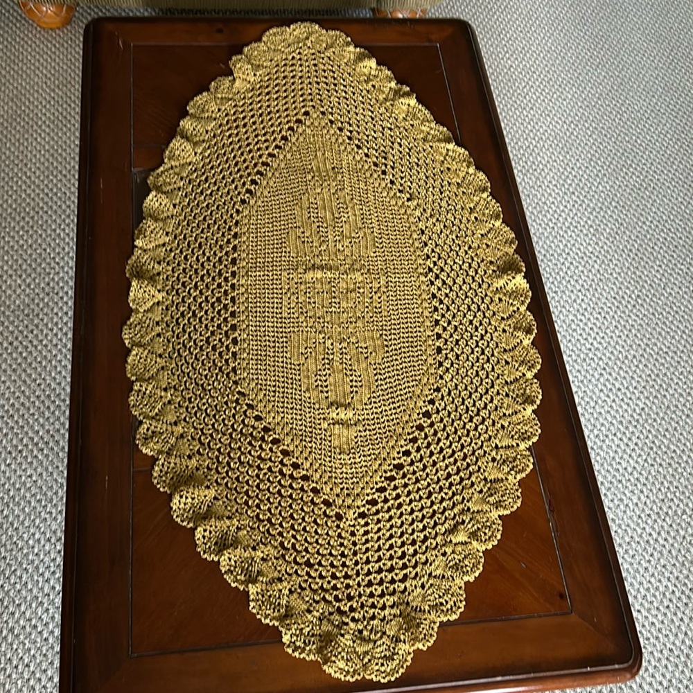 Oval table runner - Picture 2 of 16